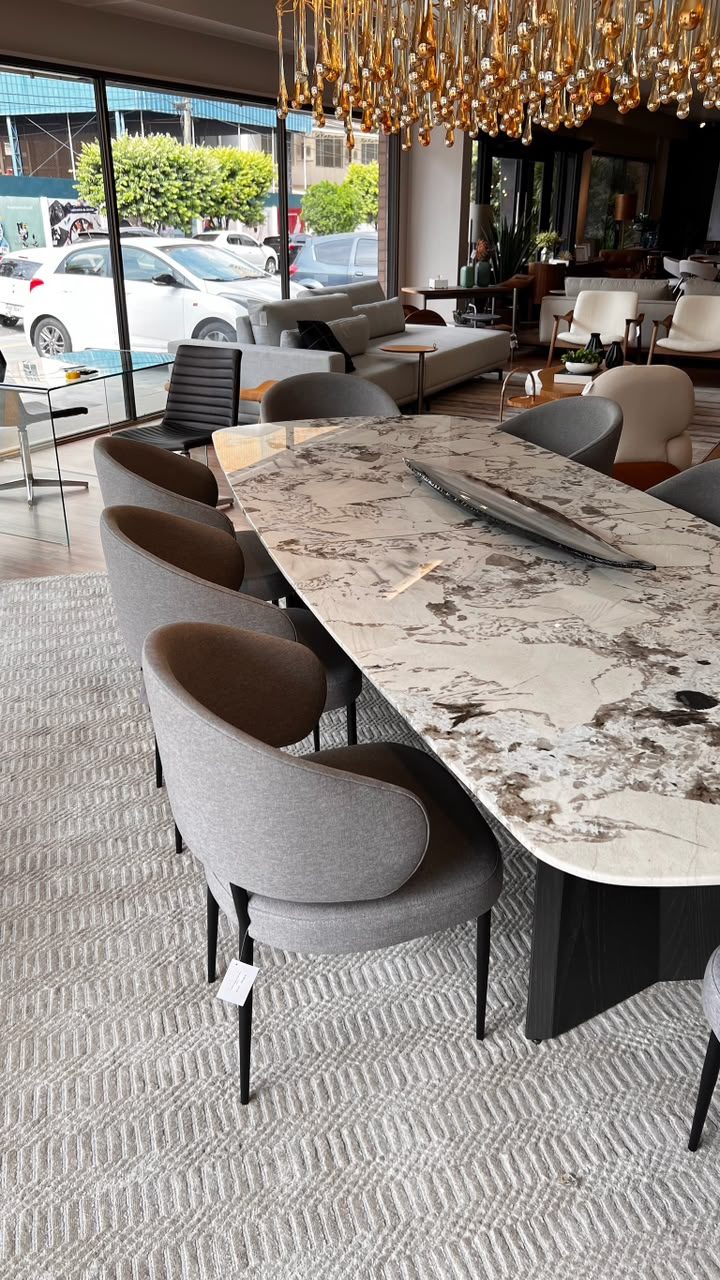 Mesa de jantar em pedra natural, base preta